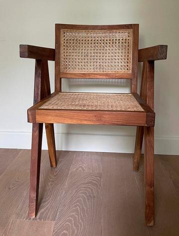 Houten eetkamer stoel beschikbaar voor biedingen
