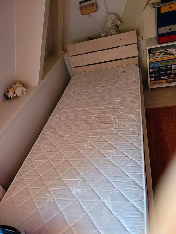 Prima bed 90x210 met lattenbodem en matras, Huis en Inrichting, Slaapkamer | Bedden, Gebruikt, Eenpersoons, 90 cm, 210 cm, Hout