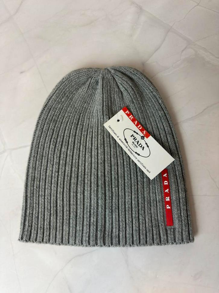 Prada muts grijs, Kleding | Heren, Mutsen, Sjaals en Handschoenen, Nieuw, Muts, Overige maten, Ophalen of Verzenden