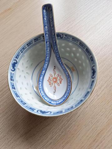 Chinese Wanyu rijstkorrel porseleinen kom met lepel beschikbaar voor biedingen
