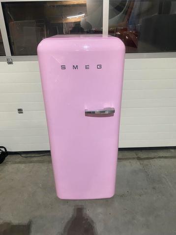 Prachtige smeg koelkast gratis bezorgen  beschikbaar voor biedingen