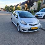 Toyota Aygo 1.0 12V Vvt-i 5DRS 2010 Grijs, Voorwielaandrijving, Stof, Zwart, 4 stoelen