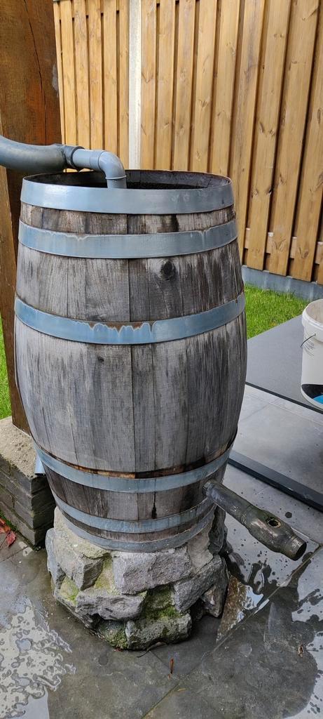 Wijnvat / regenton inclusief stenen voet, Tuin en Terras, Regentonnen, Gebruikt, Hout, 150 liter of meer, Ophalen