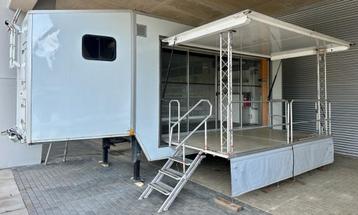 Podium trailer compleet met stroomvoorziening  beschikbaar voor biedingen