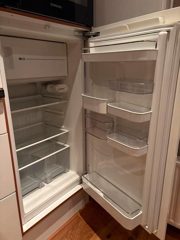 Bosch inbouwkoelkast, Witgoed en Apparatuur, Koelkasten en IJskasten, Zo goed als nieuw, Met aparte vriezer, 200 liter of meer