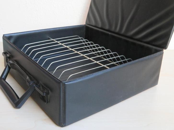 Vintage cassettebandjes koffertje, rood-zwarte Boa-box, Verzamelen, Retro, Huis en Inrichting, Ophalen of Verzenden