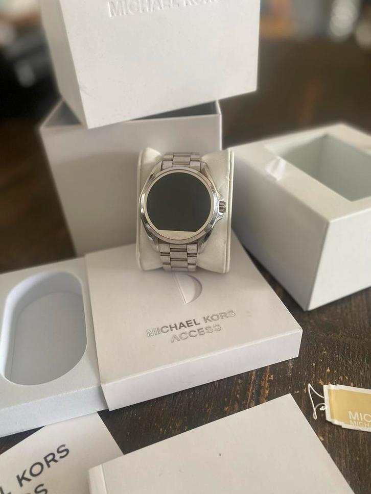 Michael Kors Smartwatch - Zo goed als nieuw, Sieraden, Tassen en Uiterlijk, Smartwatches, Zo goed als nieuw, iOS, Zilver, Hartslag