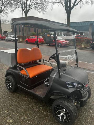 *Nieuw* golfkar met media systeem beschikbaar voor biedingen
