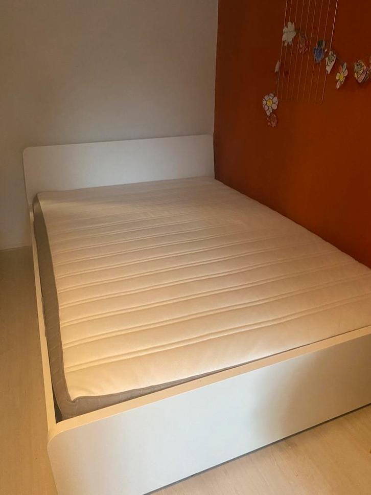Ikea bedframe wit + matras 140x200, Huis en Inrichting, Slaapkamer | Bedden, Zo goed als nieuw, Ophalen