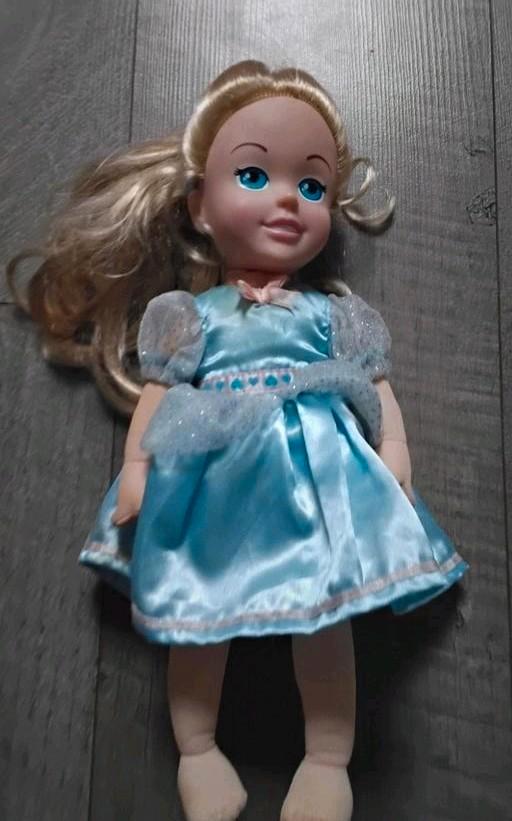 Pop Disney Assepoester, Verzamelen, Poppen, Zo goed als nieuw, Pop, Ophalen of Verzenden