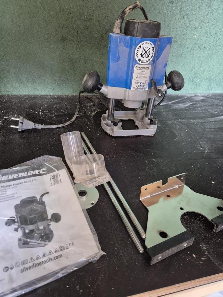 Silverline bovenfrees 1020 watt 8mm ashals, Doe-het-zelf en Verbouw, Gereedschap | Freesmachines, Zo goed als nieuw, Elektrisch
