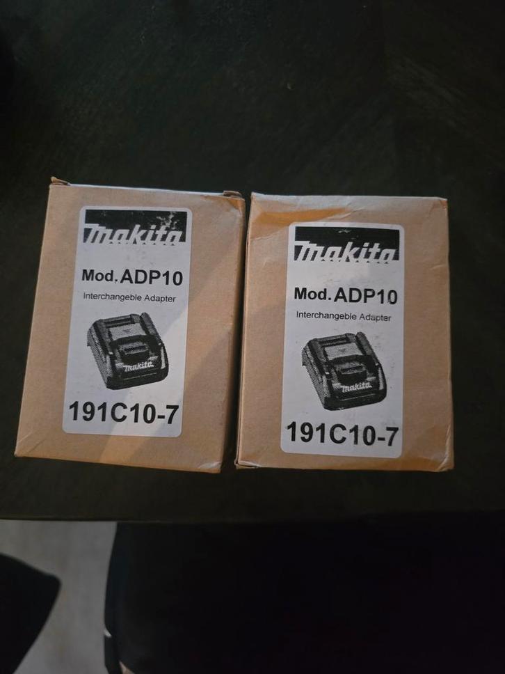 2x Makita Accu Adapter ADP10 - Nieuwstaat, Doe-het-zelf en Verbouw, Gereedschap | Machine-onderdelen en Toebehoren, Zo goed als nieuw