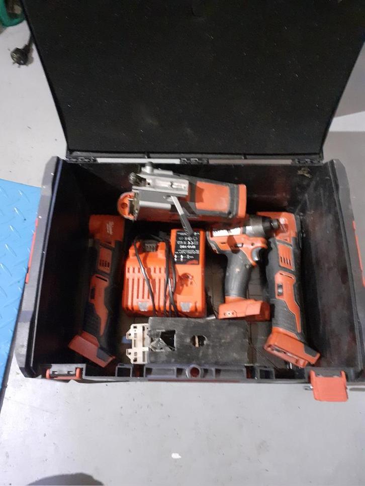 Partij Milwaukee m18 gereedschap + lader en kist, Doe-het-zelf en Verbouw, Gereedschap | Machine-onderdelen en Toebehoren, Gebruikt