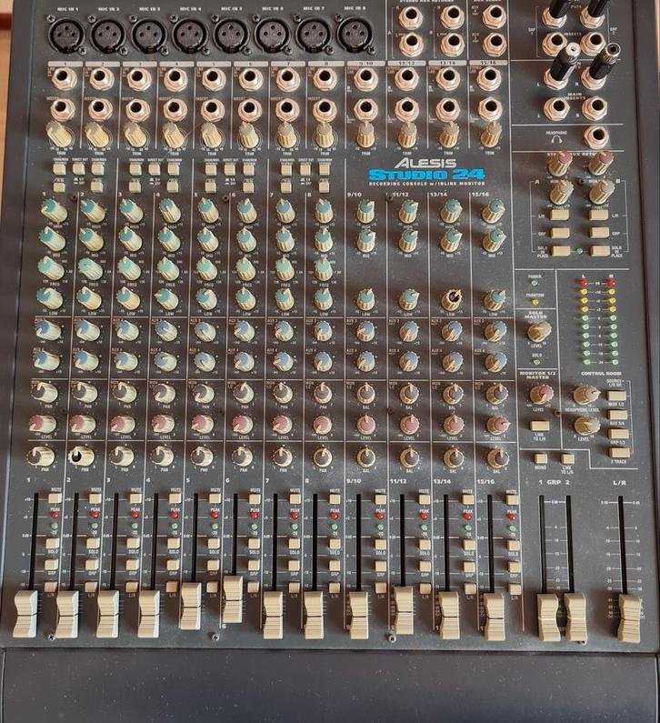 Alesis Studio 24 Analoge Mixer - 24 Kanaals, Muziek en Instrumenten, Mengpanelen, Ophalen