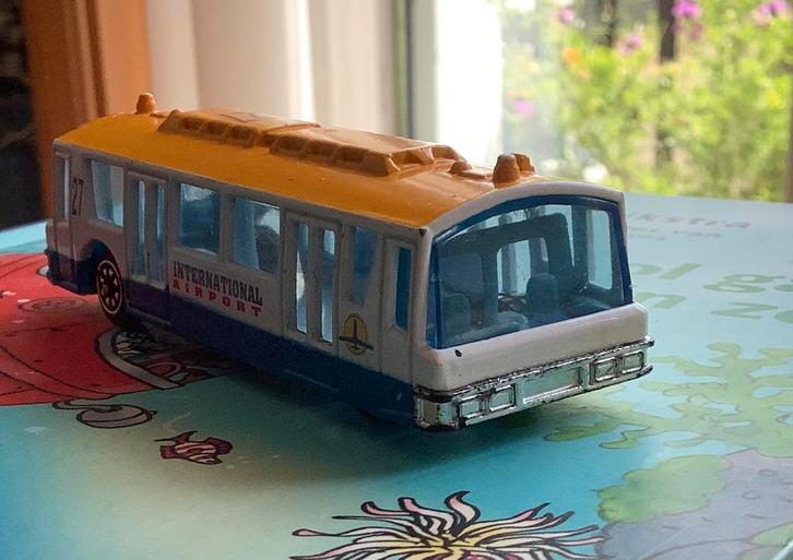 Vliegtuig passagiers bus International service Bus zgan, Hobby en Vrije tijd, Modelauto's | Overige schalen, Zo goed als nieuw