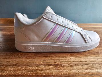 Nieuwe Adidas maat 38,5 beschikbaar voor biedingen