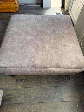 Poef/hocker splinternieuw beschikbaar voor biedingen