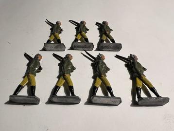 Antieke handbeschilderd tinnen soldaatjes beschikbaar voor biedingen