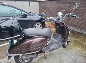 Mooie blauwkenteken scooter beschikbaar voor biedingen