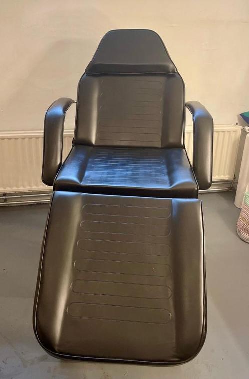 Degelijke zwarte behandelstoel – zo goed als nieuw, Sport en Fitness, Massageproducten, Zo goed als nieuw, Massagestoel of Kussen