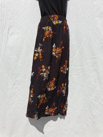 Leuke lange zwarte rok. Bloemetjes. Mt 36. Merk Trend One beschikbaar voor biedingen