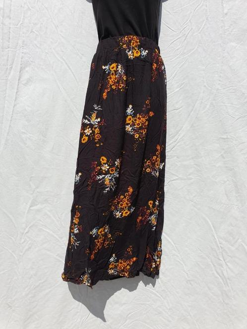 Leuke lange zwarte rok. Bloemetjes. Mt 36. Merk Trend One, Kleding | Dames, Rokken, Zo goed als nieuw, Maat 36 (S), Zwart, Onder de knie