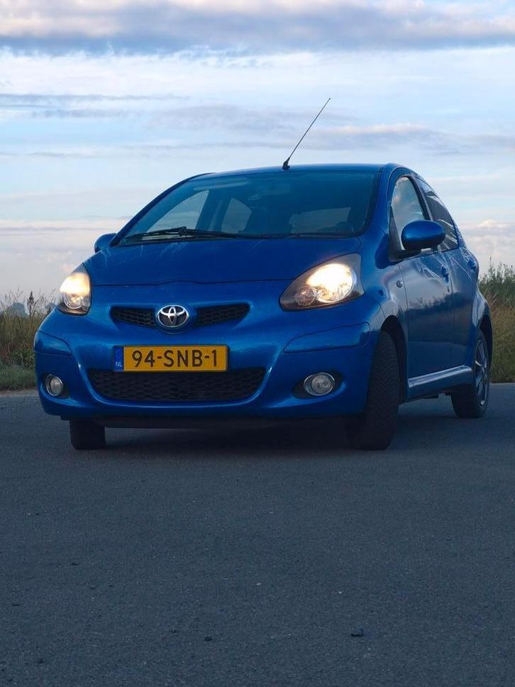 Toyota Aygo 1.0 12V Vvt-i 5DRS 2011 Blauw 123000 km, Auto's, Toyota, Particulier, Aygo, ABS, Airbags, Airconditioning, Bluetooth