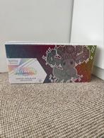 Pismatic Evolution (SPC), Ophalen of Verzenden, Nieuw, Boosterbox, Foil