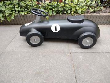 Retro metalen raceauto beschikbaar voor biedingen