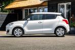 Suzuki Swift 1.2 Comfort I Parelmoer Wit I LM Wiel I Camera, Auto's, Voorwielaandrijving, 4 cilinders, 400 kg, Bedrijf