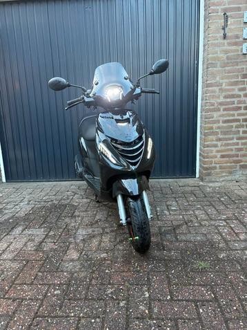 Piaggio zip 2022 brom 4700km! beschikbaar voor biedingen