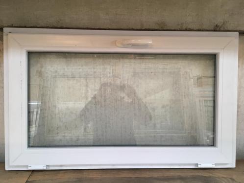 Kunststof kiepkozijn 100 x 60 voor garage, schuur, stal, Doe-het-zelf en Verbouw, Kozijnen en Schuifpuien, Nieuw, Raamkozijn, Kunststof