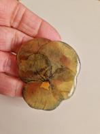 Vintage broche viooltje in hars., Verzenden, Zo goed als nieuw, Overige materialen