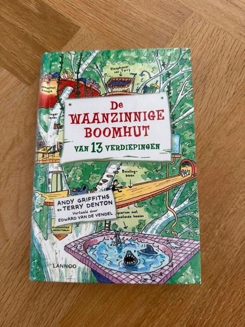 De waanzinnige boomhut van 13 verdiepingen, Boeken, Kinderboeken | Jeugd | 10 tot 12 jaar, Zo goed als nieuw, Ophalen of Verzenden
