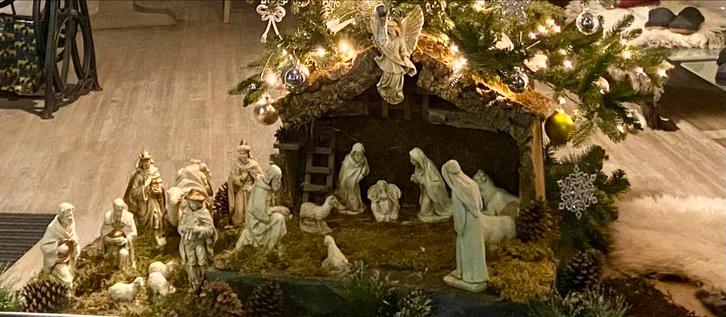 Kerststal met handgemaakte beelden, Antiek en Kunst, Antiek | Religie, Ophalen