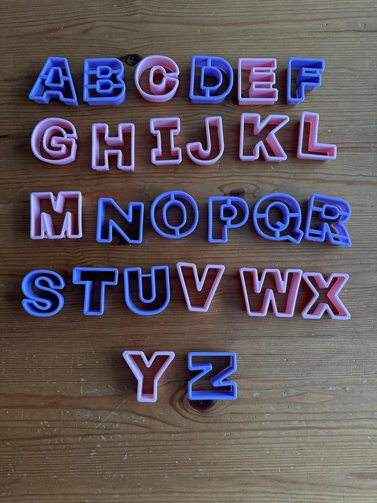 Letters uitstekers 5 euro, Ophalen, Zo goed als nieuw