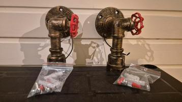  Set van 2 Industriële Wandlampen  beschikbaar voor biedingen