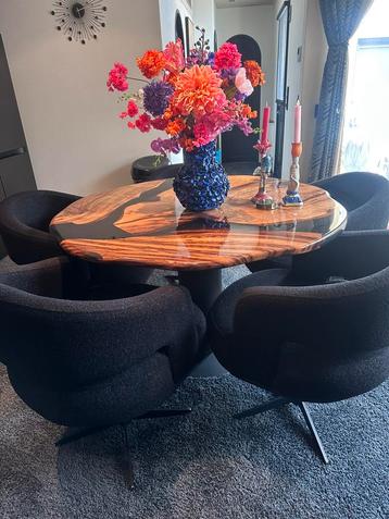 Epoxy tafel set met stoelen en salon tafels beschikbaar voor biedingen