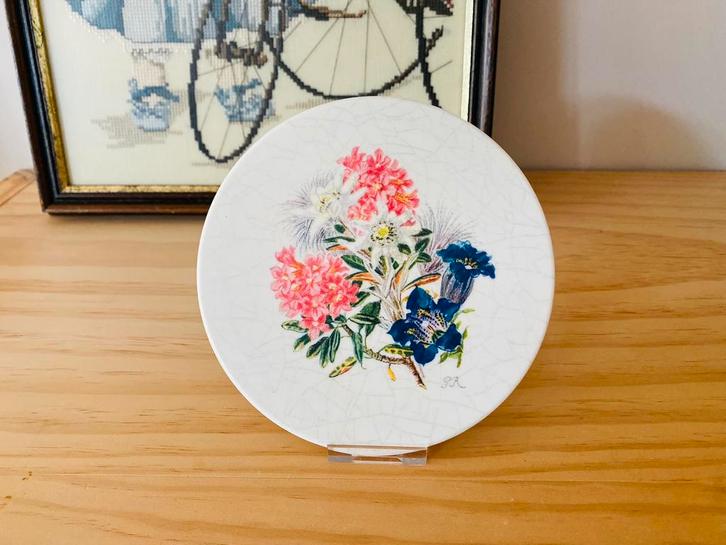 Ornamin onderzetter met bloemenmotief, Huis en Inrichting, Woonaccessoires | Onderzetters, Gebruikt, Pot of Pan, Ophalen of Verzenden