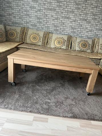 Woonkamer/Salon tafel met wielen beschikbaar voor biedingen