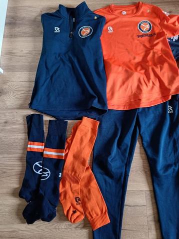 complete tenue set Sporting Almere maat 152 beschikbaar voor biedingen