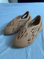 Yeezy Foam RNR - Maat 38, Slippers, Bruin, Ophalen of Verzenden, Gedragen