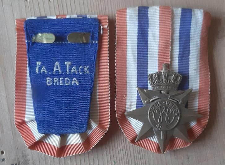 Ned. Medaille Orde & Vrede - 2 stuks, Verzamelen, Militaria | Algemeen, Ophalen of Verzenden