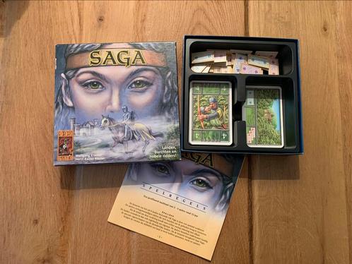 Saga - Spel, Hobby en Vrije tijd, Gezelschapsspellen | Kaartspellen, Zo goed als nieuw, Ophalen of Verzenden