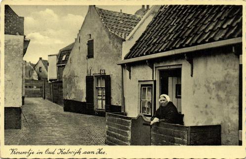 Vrouwtje in Oud Katwijk aan Zee. - 1938 gelopen, Verzamelen, Ansichtkaarten | Nederland, Gelopen, Zuid-Holland, 1920 tot 1940