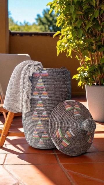 zwarte Afrikaanse mand - Colours of Africa  beschikbaar voor biedingen