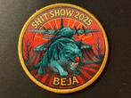 Patch RNLAF AMC Shit Show 2025 Beja, Ophalen of Verzenden, Luchtmacht, Nederland, Embleem of Badge