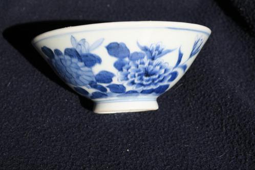 Antieke Chinese kom, deksel met vlinders en bloemen + merk, Antiek en Kunst, Antiek | Porselein, Verzenden