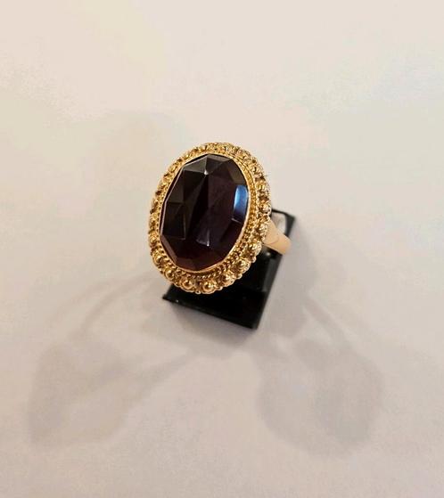 Vintage 14 karaats gouden ring bezet met Granaat bewerkt, Sieraden, Tassen en Uiterlijk, Ringen, Zo goed als nieuw, Dame, 17 tot 18