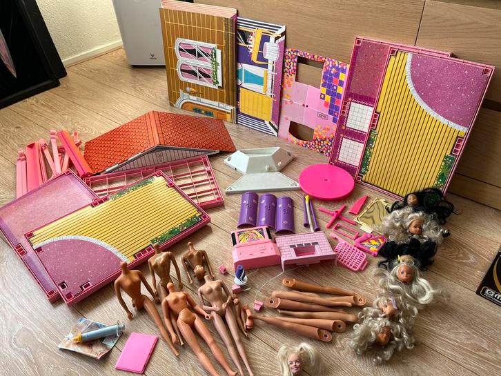 Barbie Poppenhuis onderdelen, poppen & accessoires, Kinderen en Baby's, Speelgoed | Poppenhuizen, Gebruikt, Poppenhuis, Ophalen of Verzenden